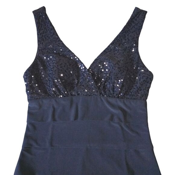 WOMEN'S BLACK COCKTAIL V-NECK DRESS WITH SEQUIN DETAILS SIZE 9/10 JUNIORS - Picture 2 of 12